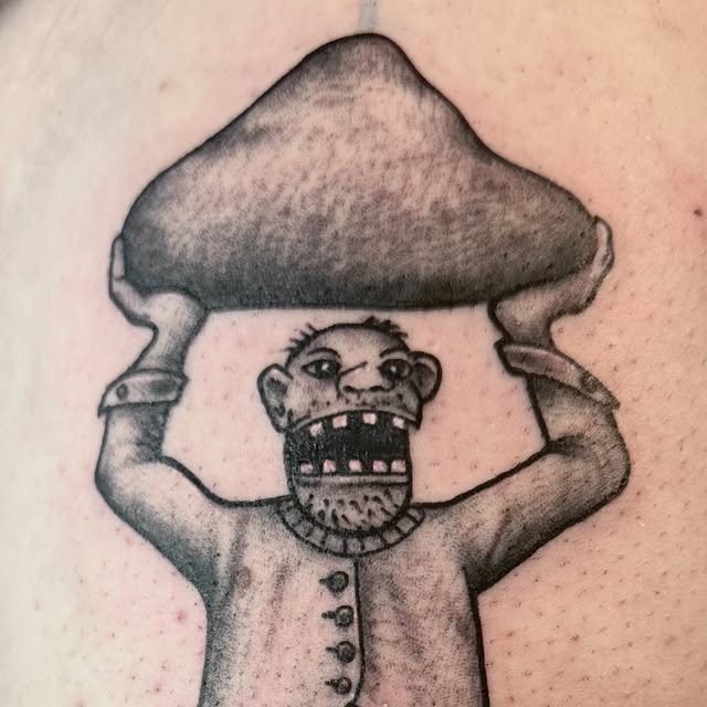 Fantasievolles Pilz-Figuren-Tattoo, Arbeit aus der Tattoo Kajüte Flensburg